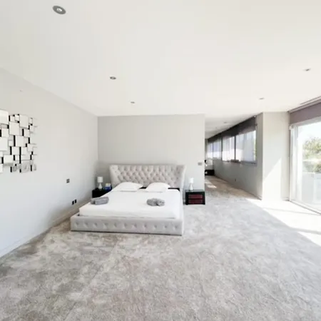 Gorgeous Private Modern With Swimming Pool Villa *