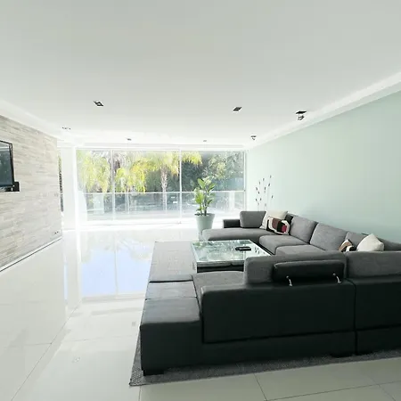 Gorgeous Private Modern With Swimming Pool Villa *