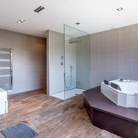 Gorgeous Private Modern With Swimming Pool *